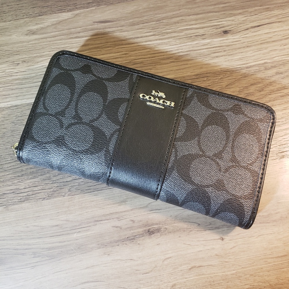 🆕️Authentic Coach Accordion Wallet